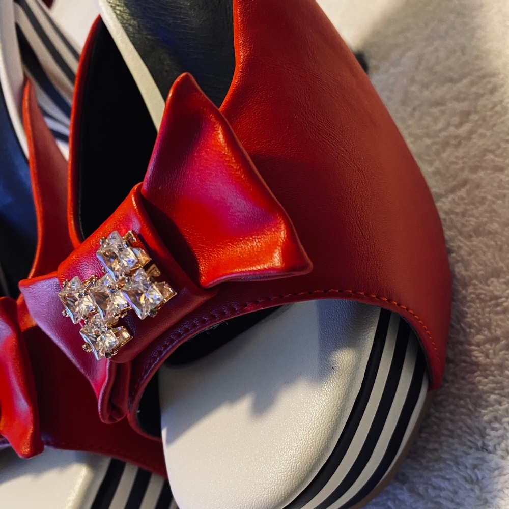 Brand New Stylish Heels By VERO CUOIO Size 6.5 USA. - box 50 - Picture 4 of 6